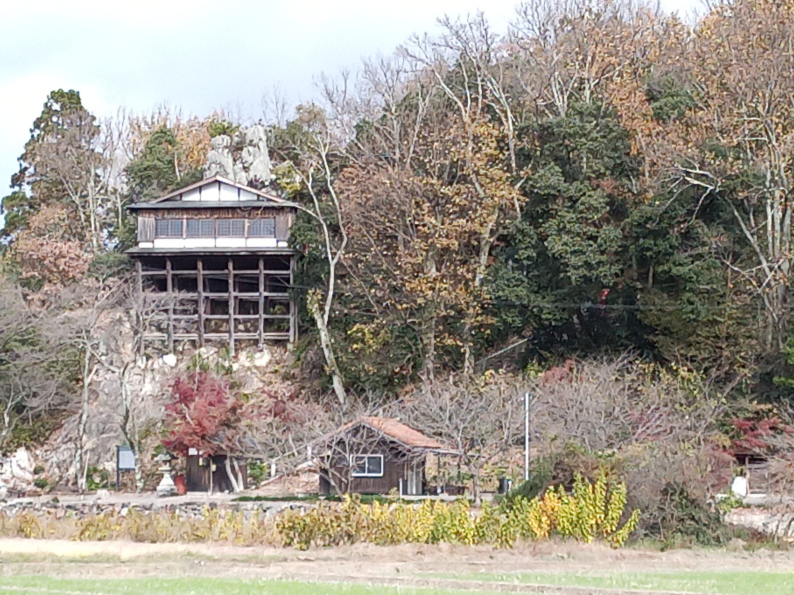 米原から善光寺岩屋善光堂、岩脇山を経て中山道、醒井宿（ハイキング・コース）
