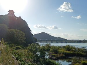 犬山城と木曽川
