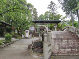 針綱神社入り口