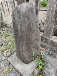 諏訪神社脇の道標