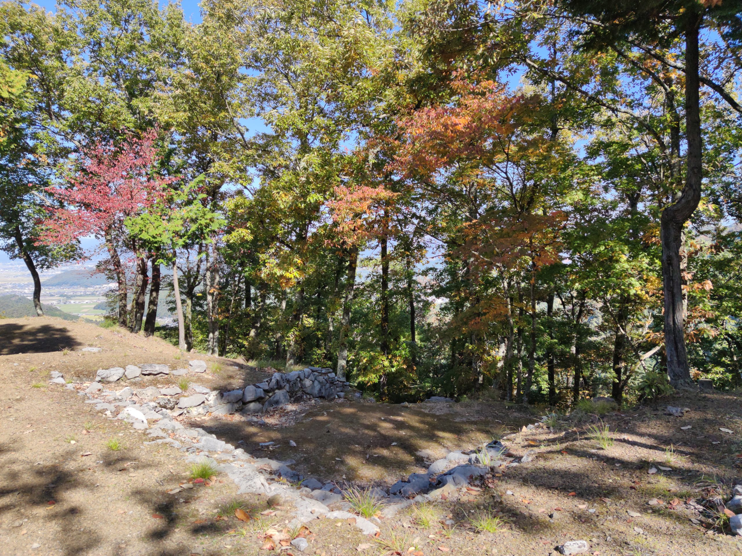 中山道番場宿 鎌刃城から、竜宮山、八葉山、西坂山、地蔵峠（ハイキング・コース）