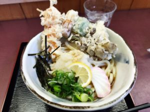 つるつるうどん定吉の串揚げうどん